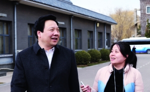 全國(guó)人大代表、央行副行長(zhǎng)陳雨露接受本報(bào)記者陳瑩瑩采訪。本報(bào)記者 車亮 攝